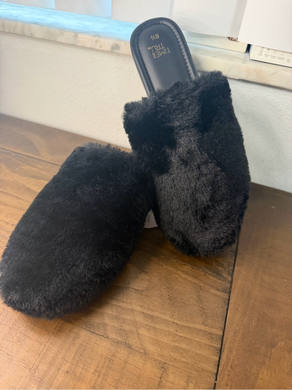 Black faux fur slip on backless mules women’s slides fuzzy shoes 8.5 time & tru